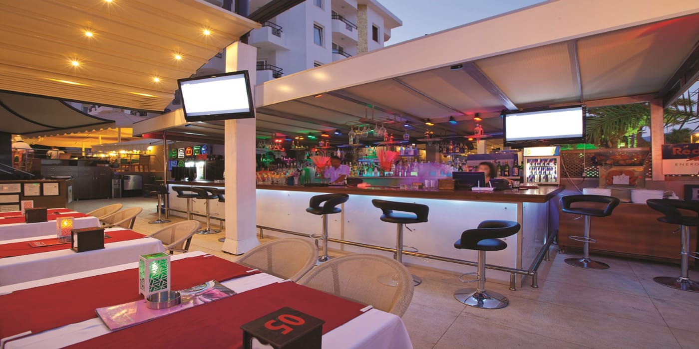 Malibu-Beach-Hotel-Bar-13