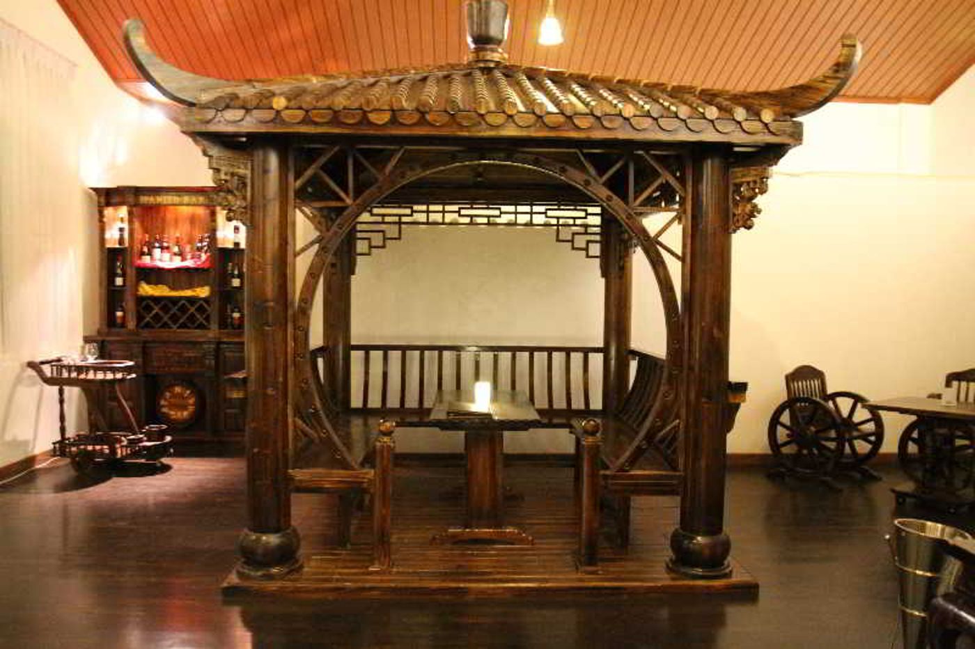 Araliya-Green-Hills-Bar-17