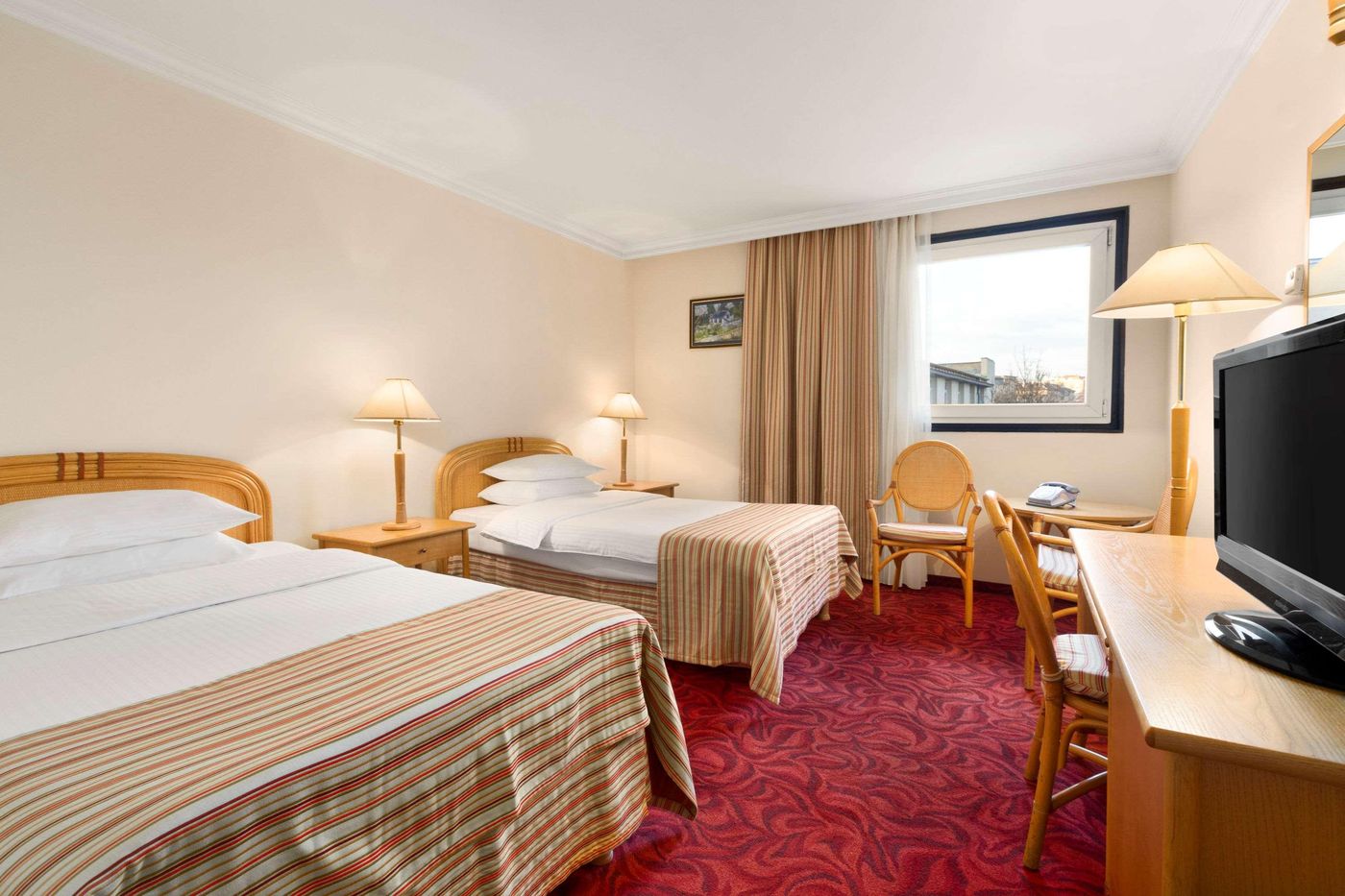 Ramada Sofia-Bulgaria-SOFIA-Room-10