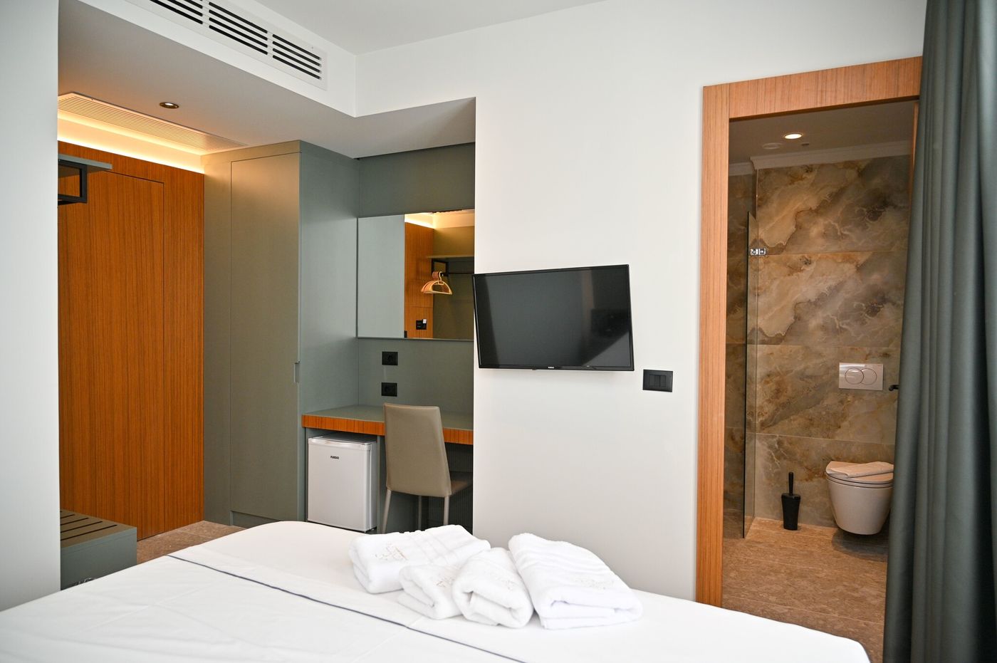 Adria Palace Hotel-Albania-Shkembi i Kavajes-Room-10