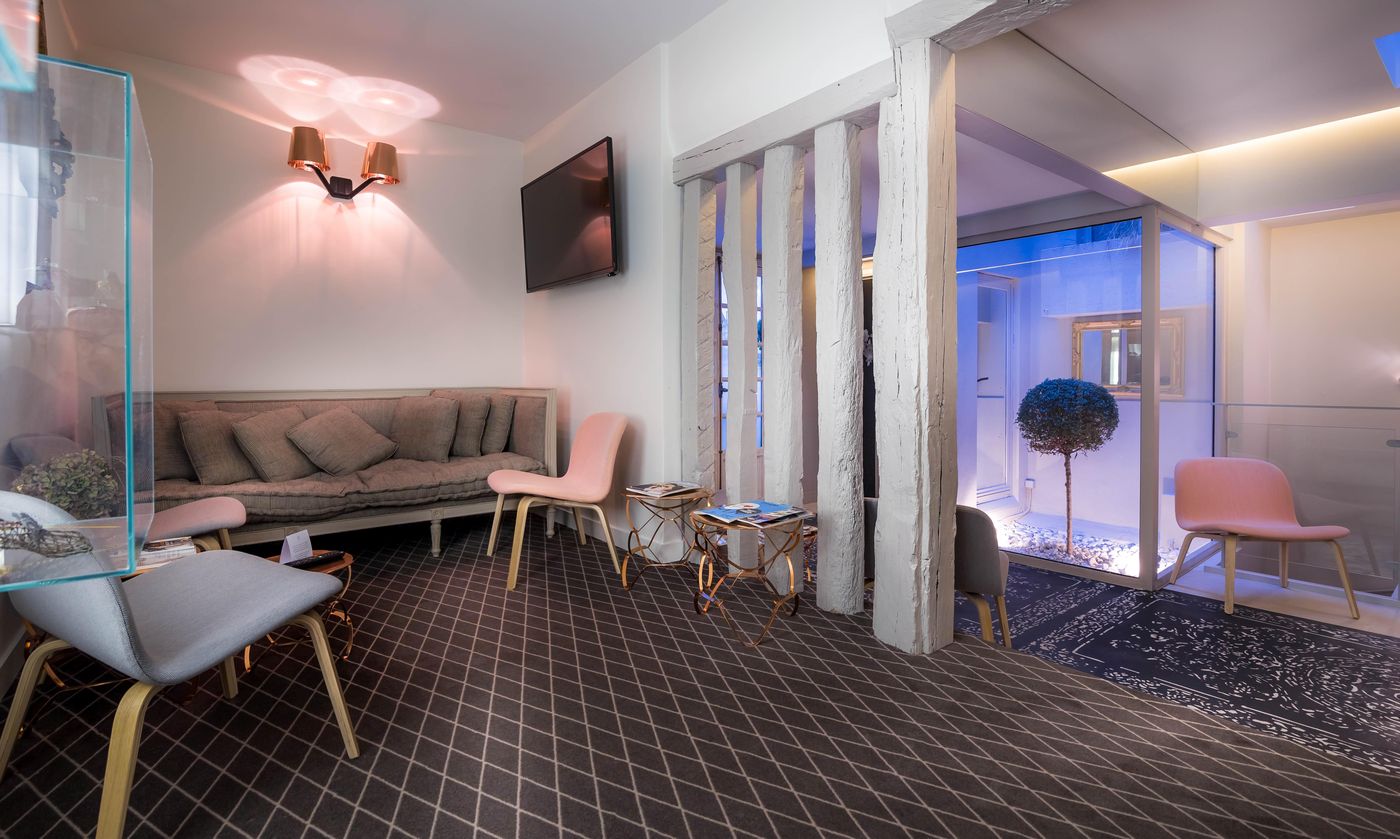 Relais-du-Silence-H----tel-des-Tuileries-Lobby-5