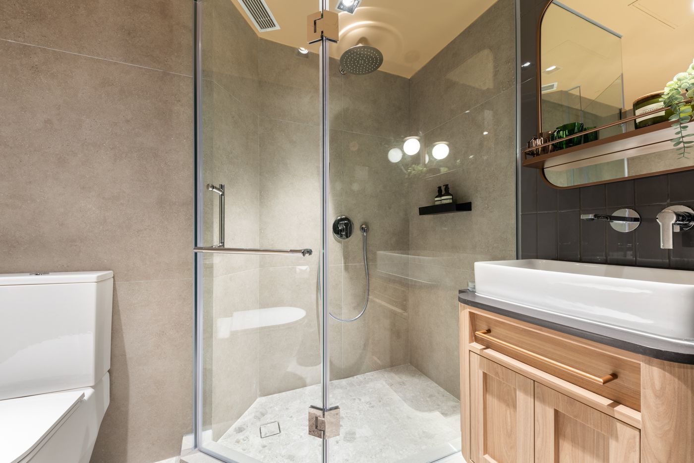 Dash-Living-On-Prat-Room-33