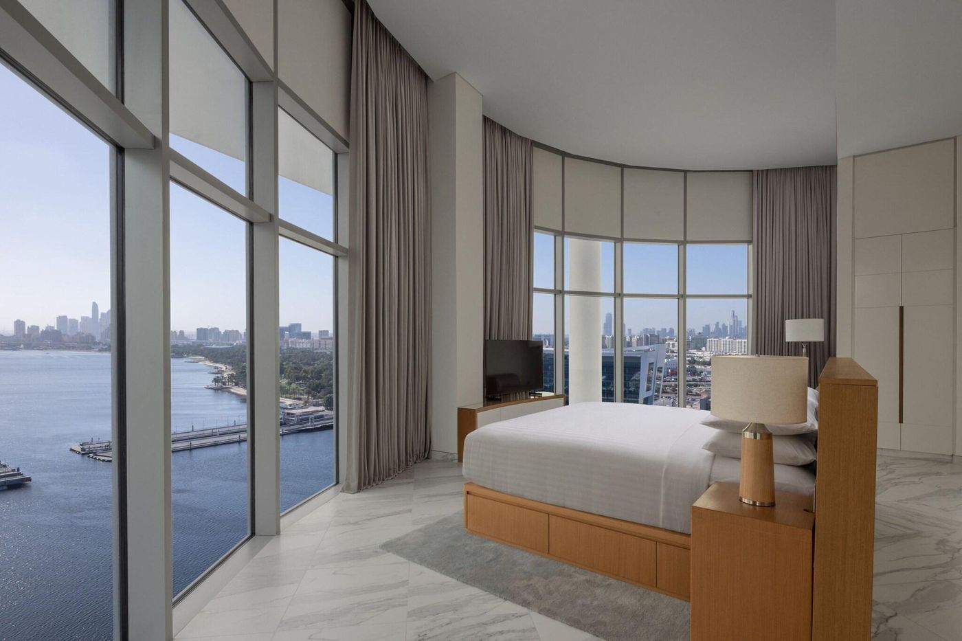 JW-Marriott-Marquis-Hotel-Dubai-Room-37