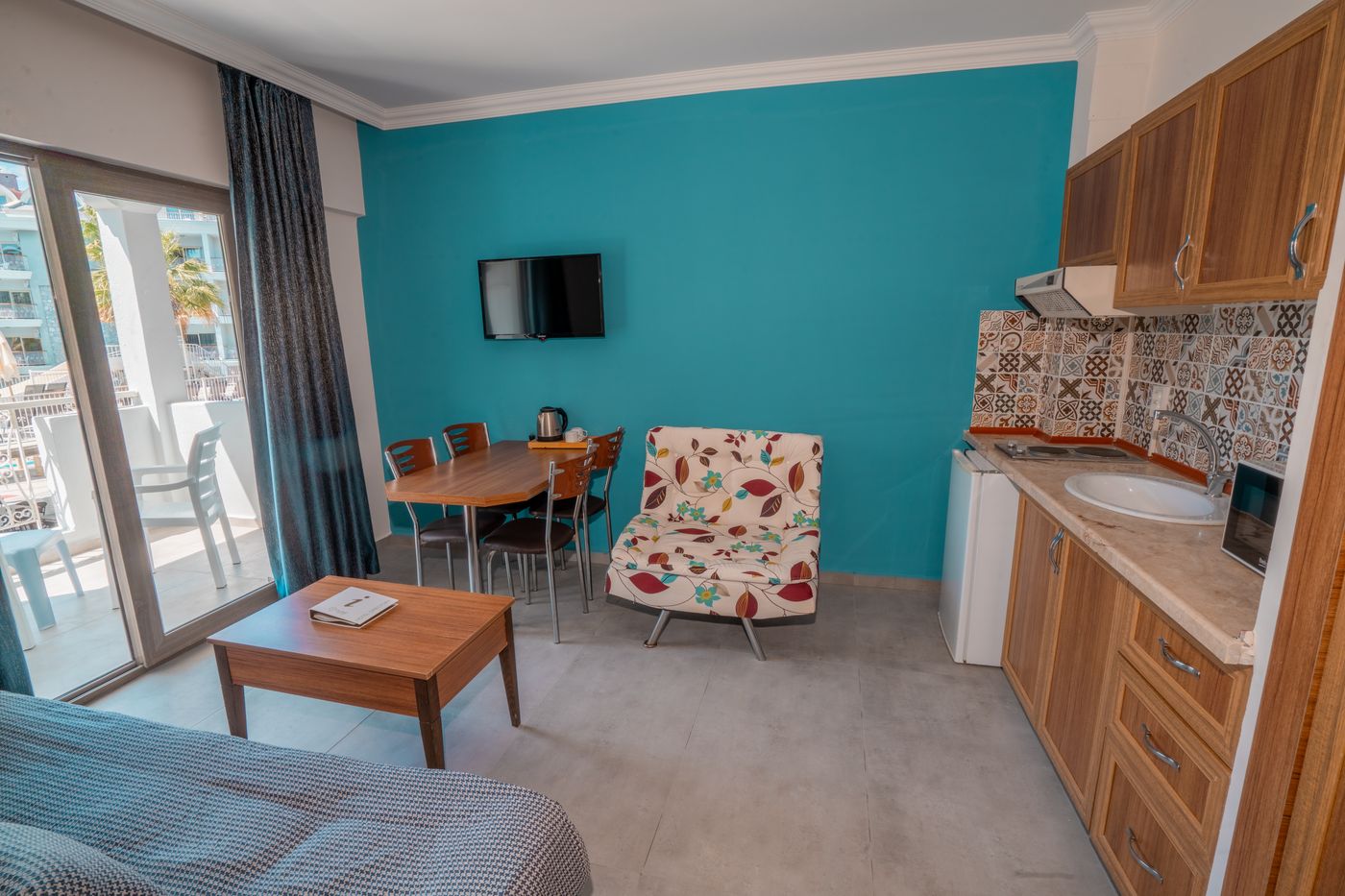 Alenz-Suite-Hotel-Room-11