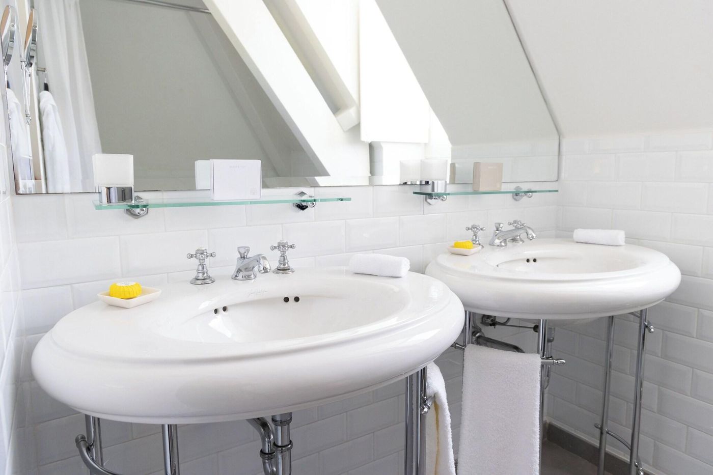 White-1921-Saint-Tropez-Room-41