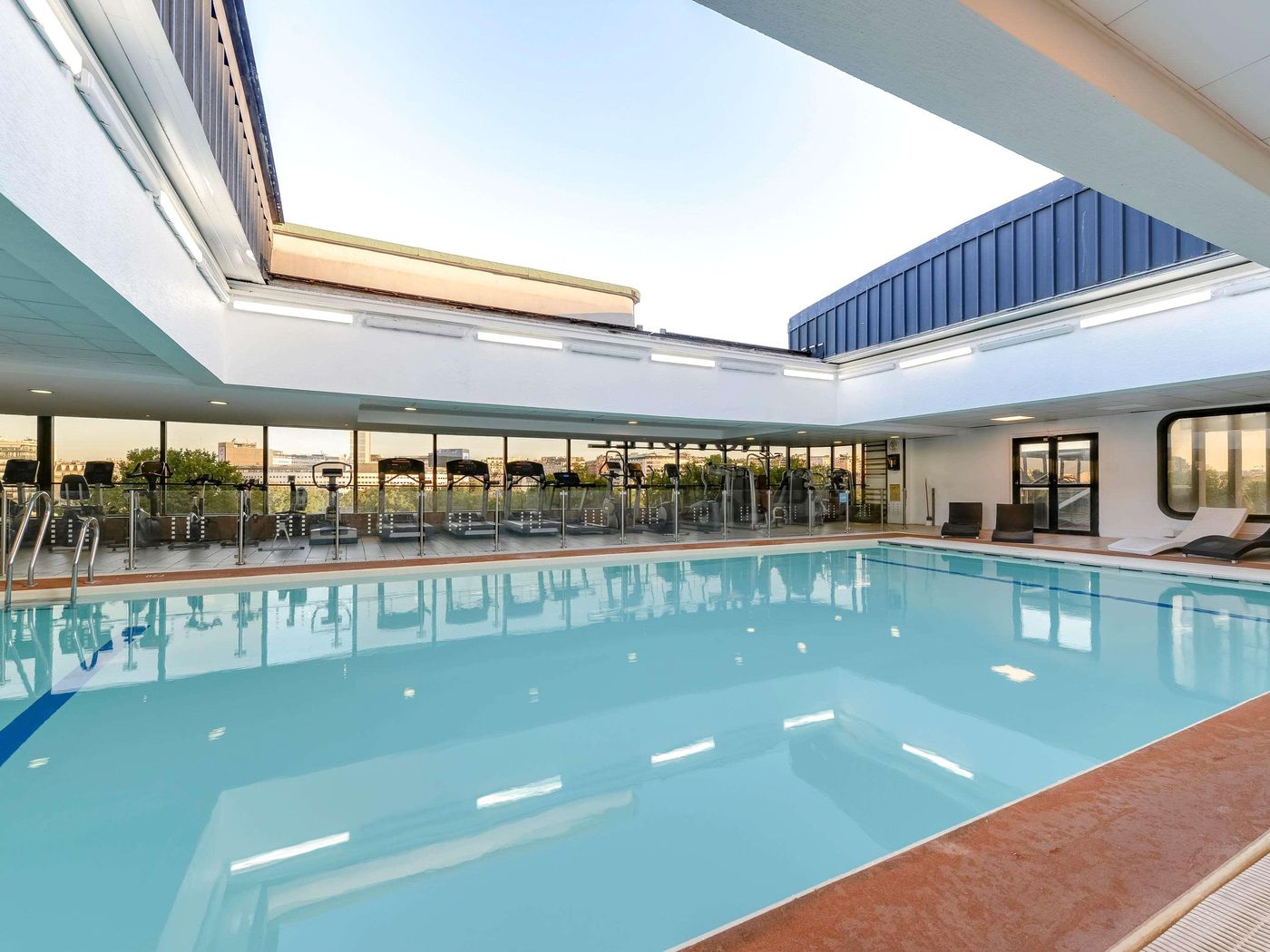 Novotel-Paris-Tour-Eiffel-Pool-84