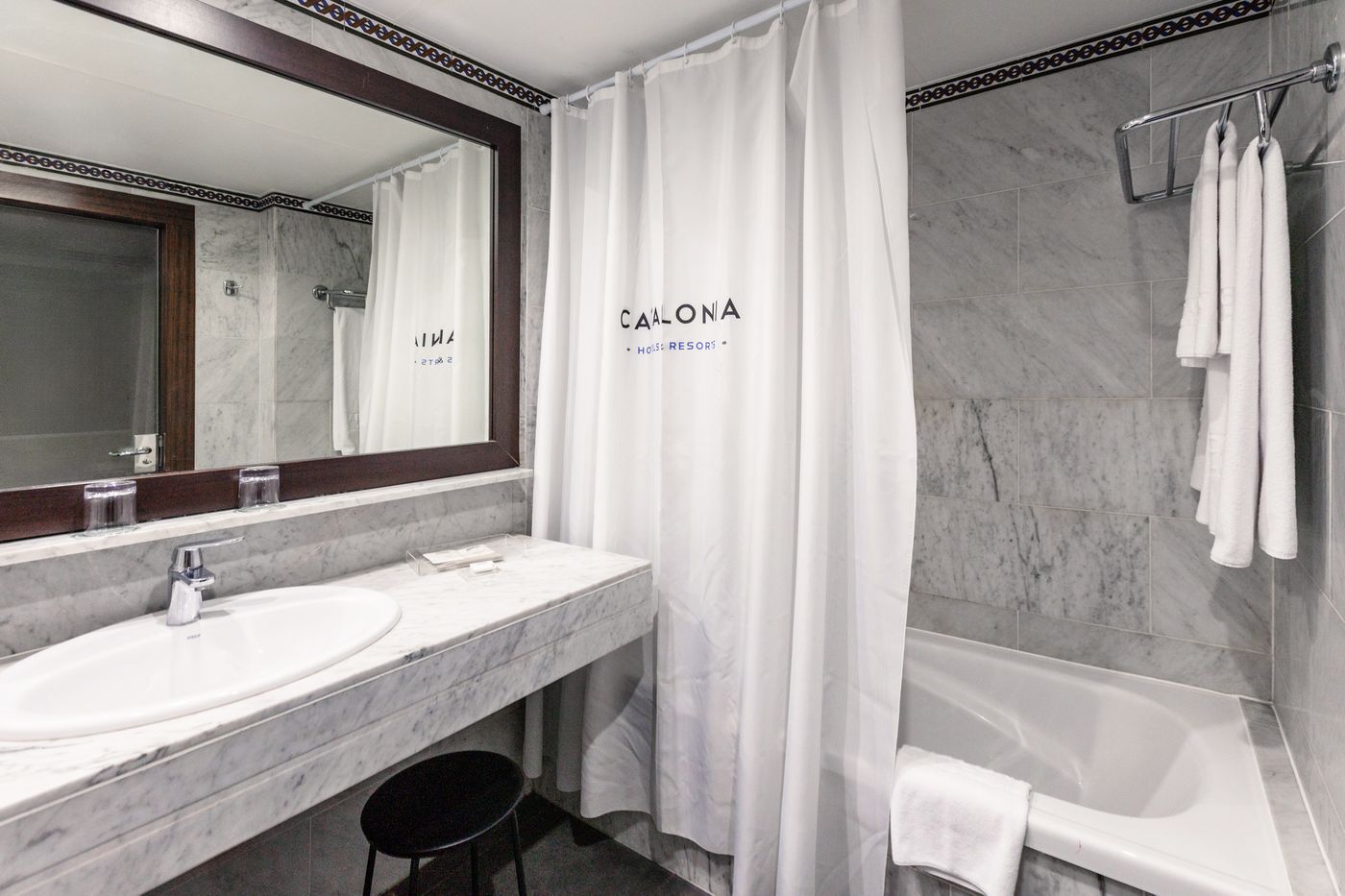 Catalonia-Oro-Negro-Room-32