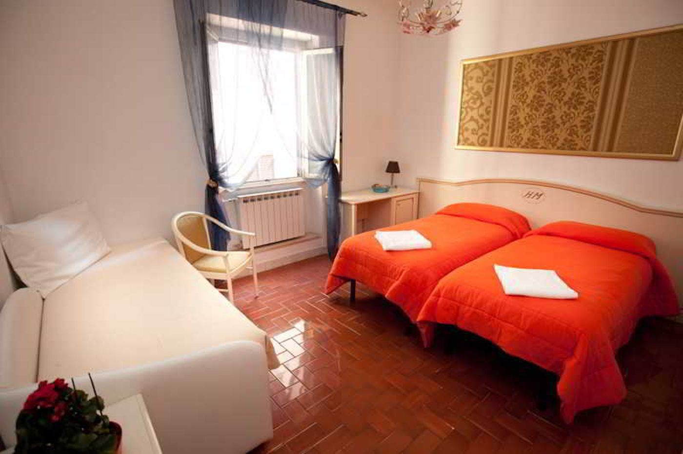 B & T Rooms Trani-Italy-ROME-Room-4