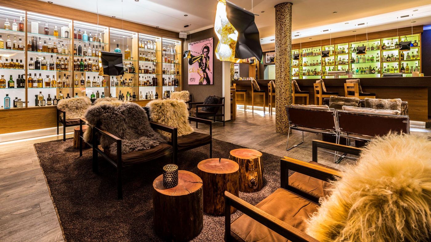 Best Western Plus iO Hotel - Germany - Schwalbach - Bar - 4