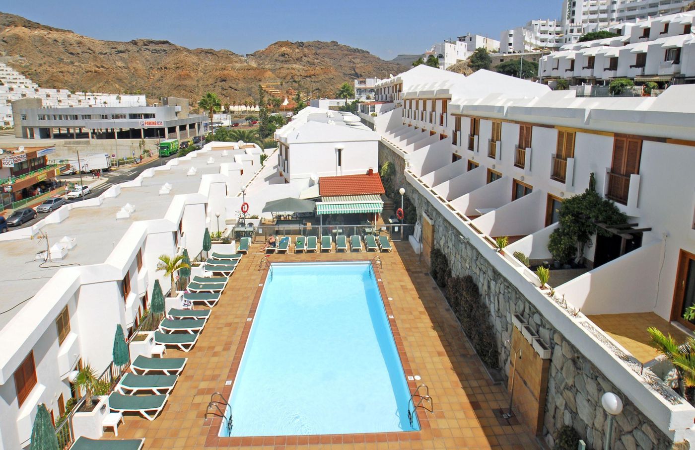 Apartamentos-Montecarlo-Pool-1