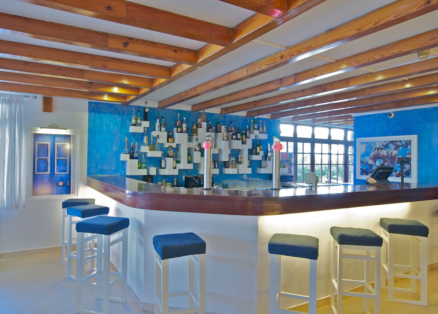 Mirachoro-Praia-Da-Rocha-Bar-29