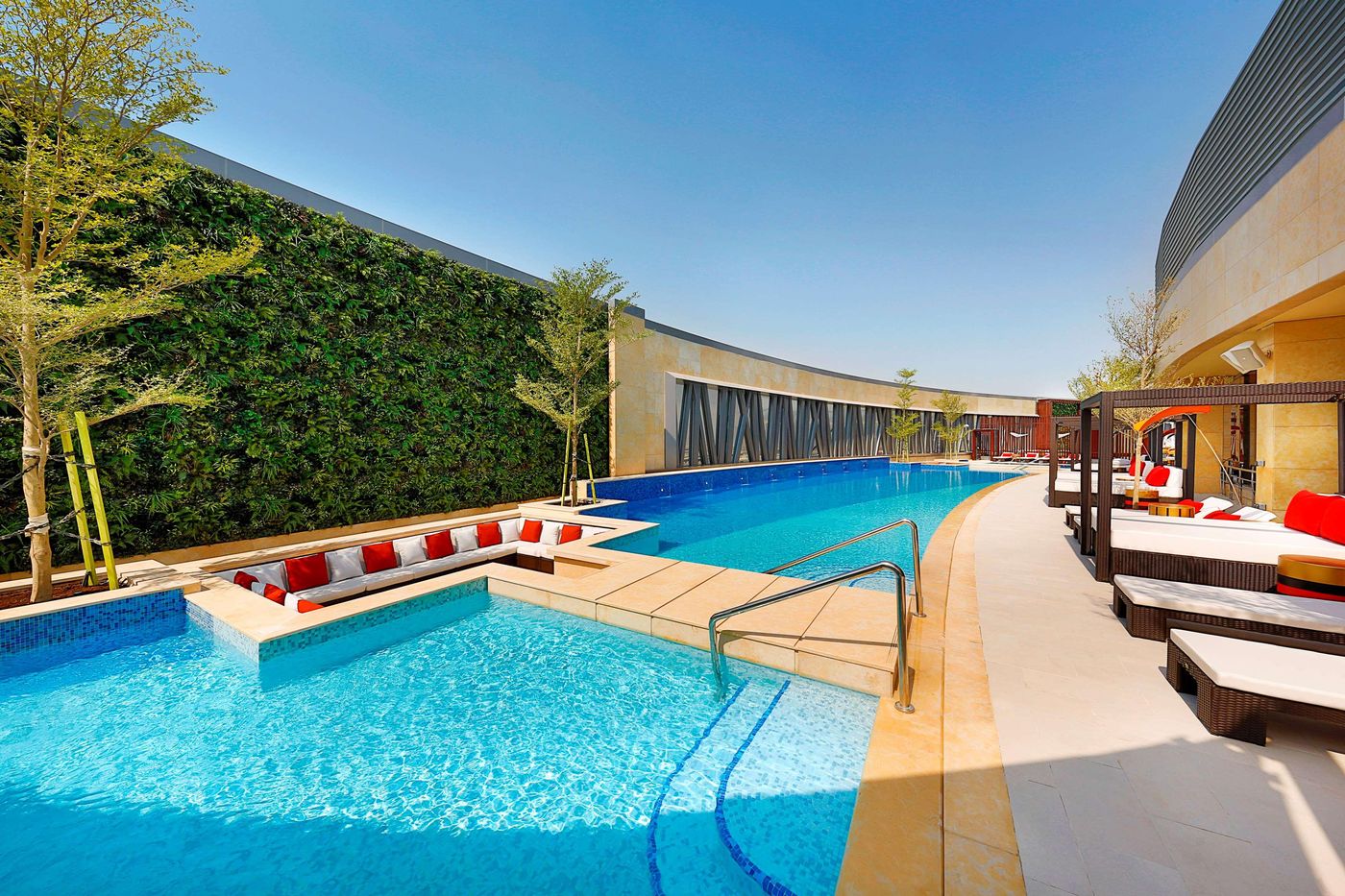 AlRayyan-Hotel-Doha--Curio-Collection-by-Hilton-Pool-2