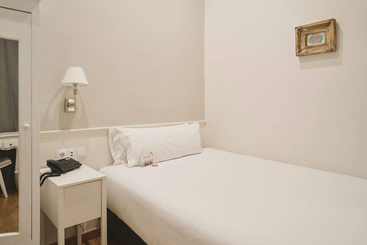 Meson Castilla Atiram Hotel-Spain-BARCELONA-Room-5
