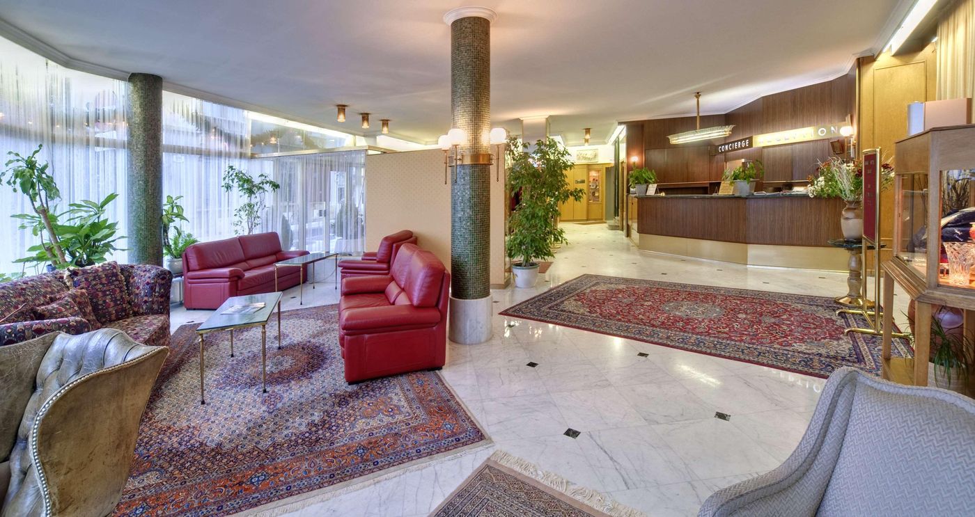 Grand-Hotel-Cravat-Lobby-2