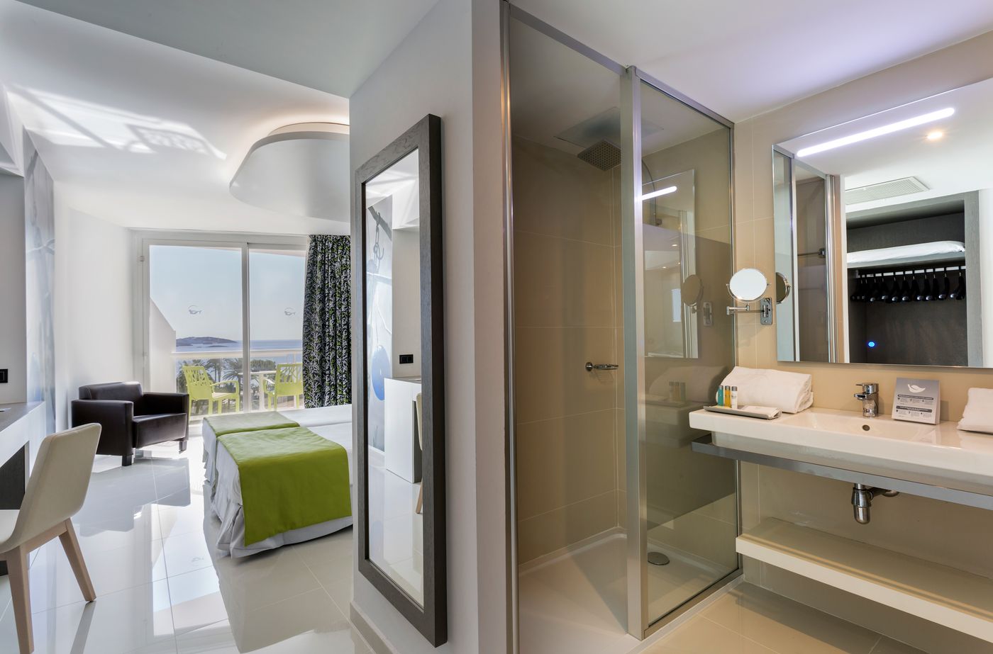 The-Ibiza-Twiins-Room-23