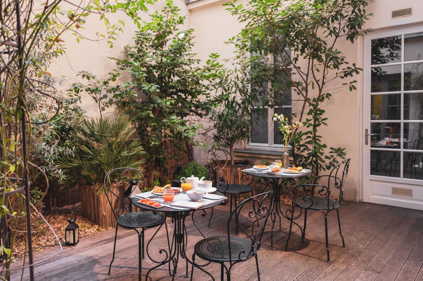 Le-Petit-Paris-Restaurant-54