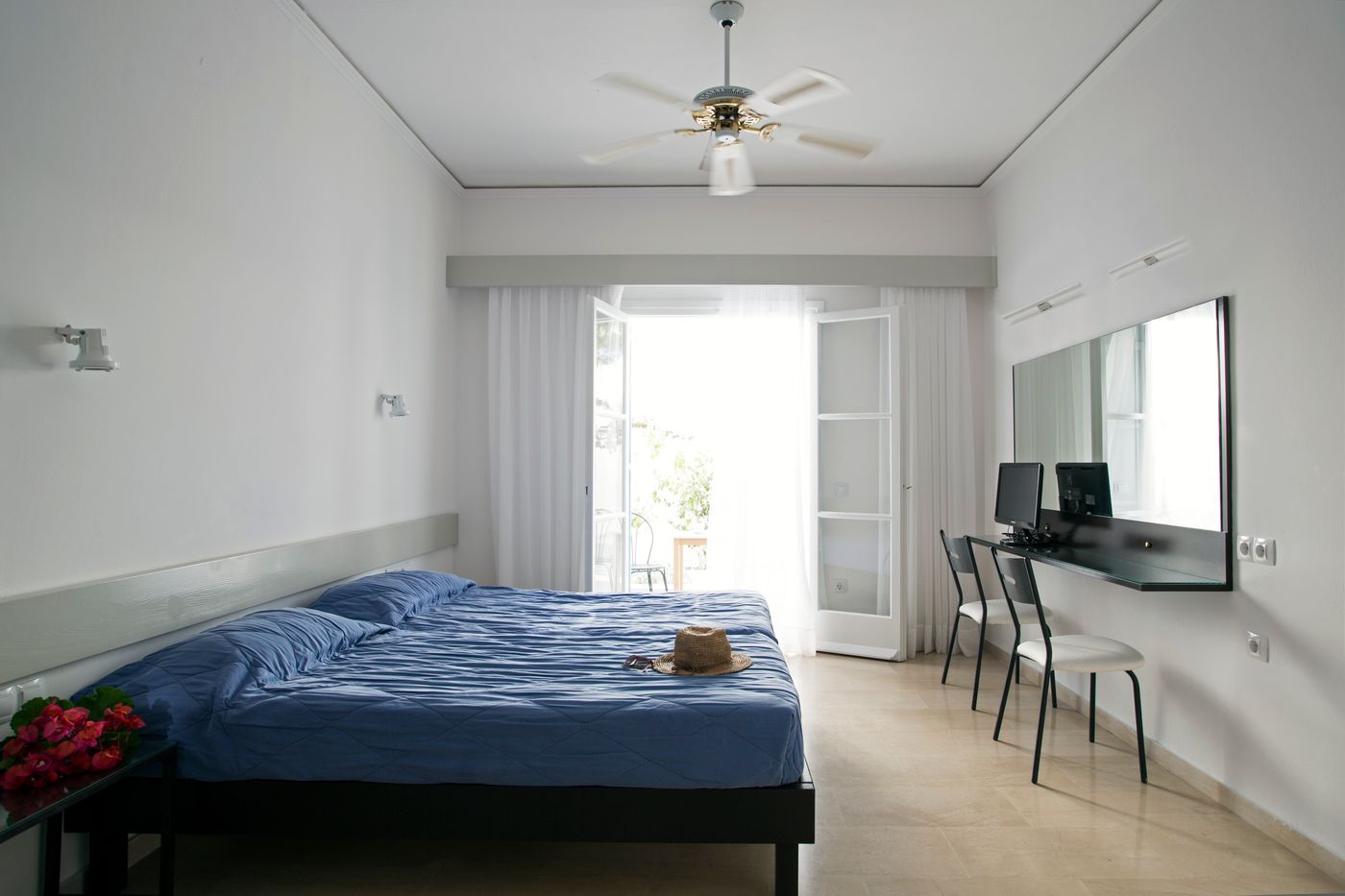 Kamari-Beach-Room-22