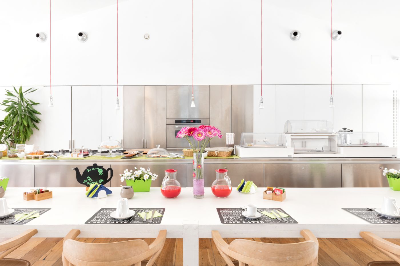 iRooms-Forum---Colosseum-Lobby-21