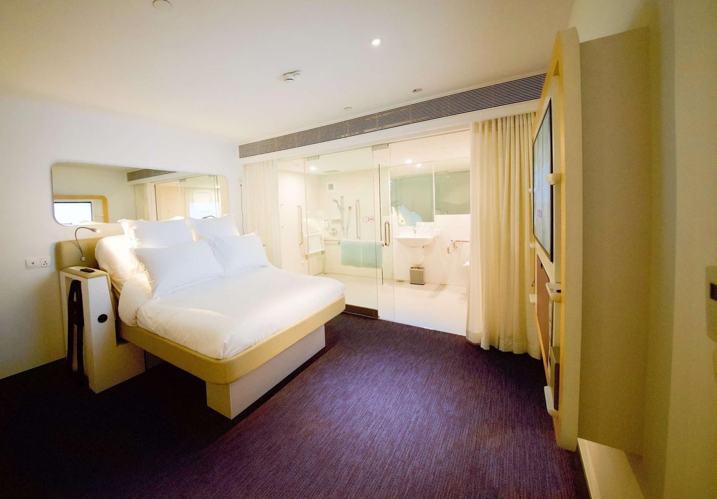 Yotelair-Istanbul-Airport-Airside--Duty-Free-Room-38