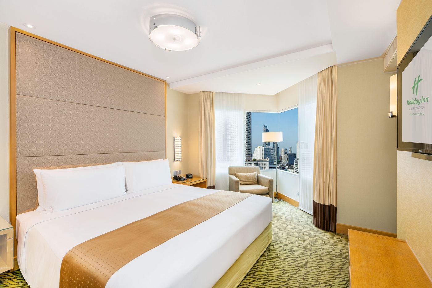 Holiday-Inn-Bangkok-Silom-Room-25