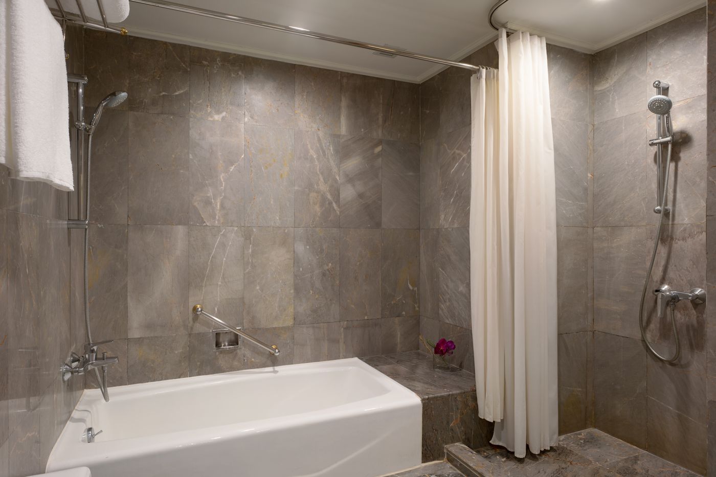 Avani-Ratchada-Bangkok-Room-49