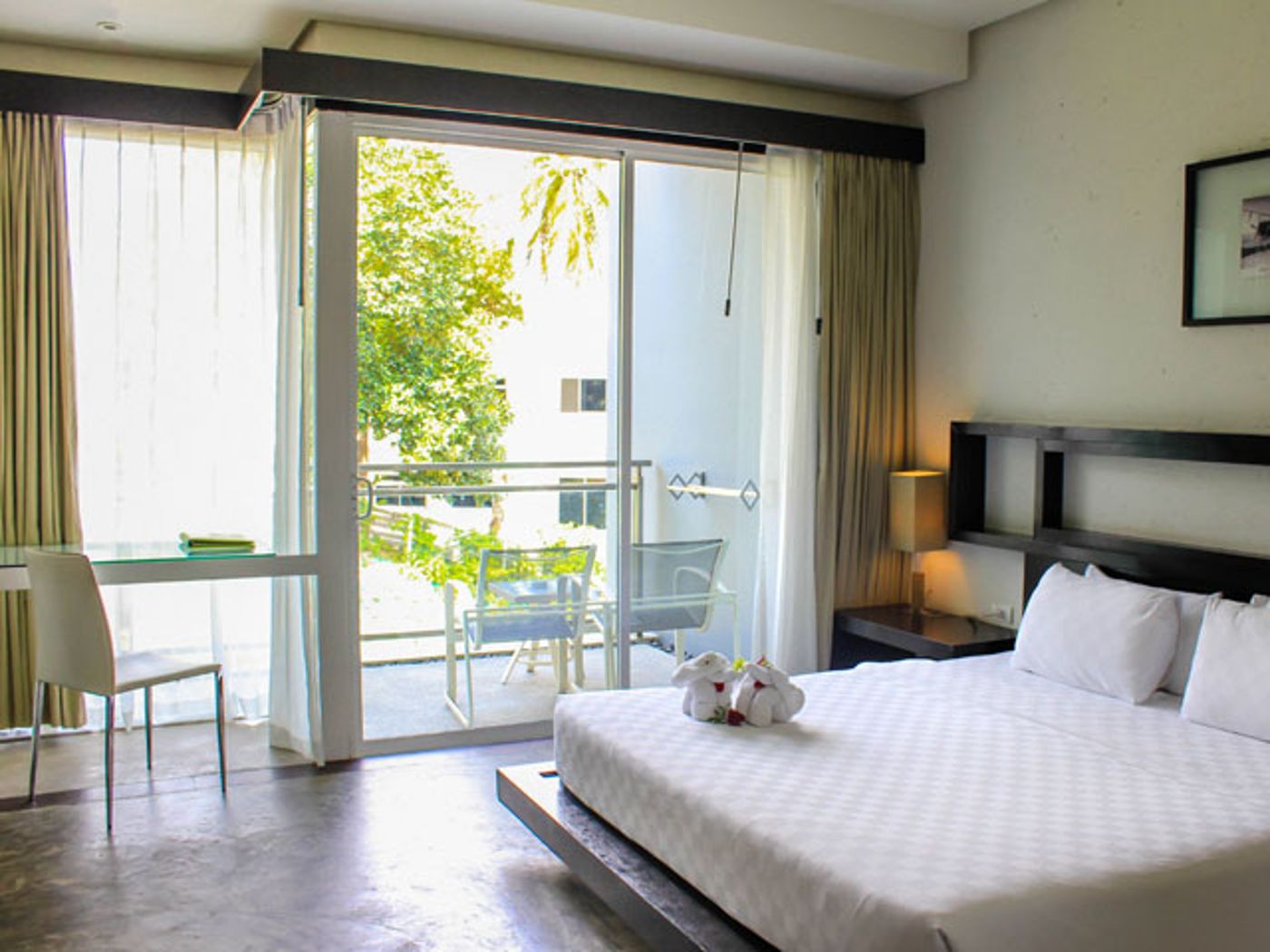 Sugar Palm Grand, Hillside