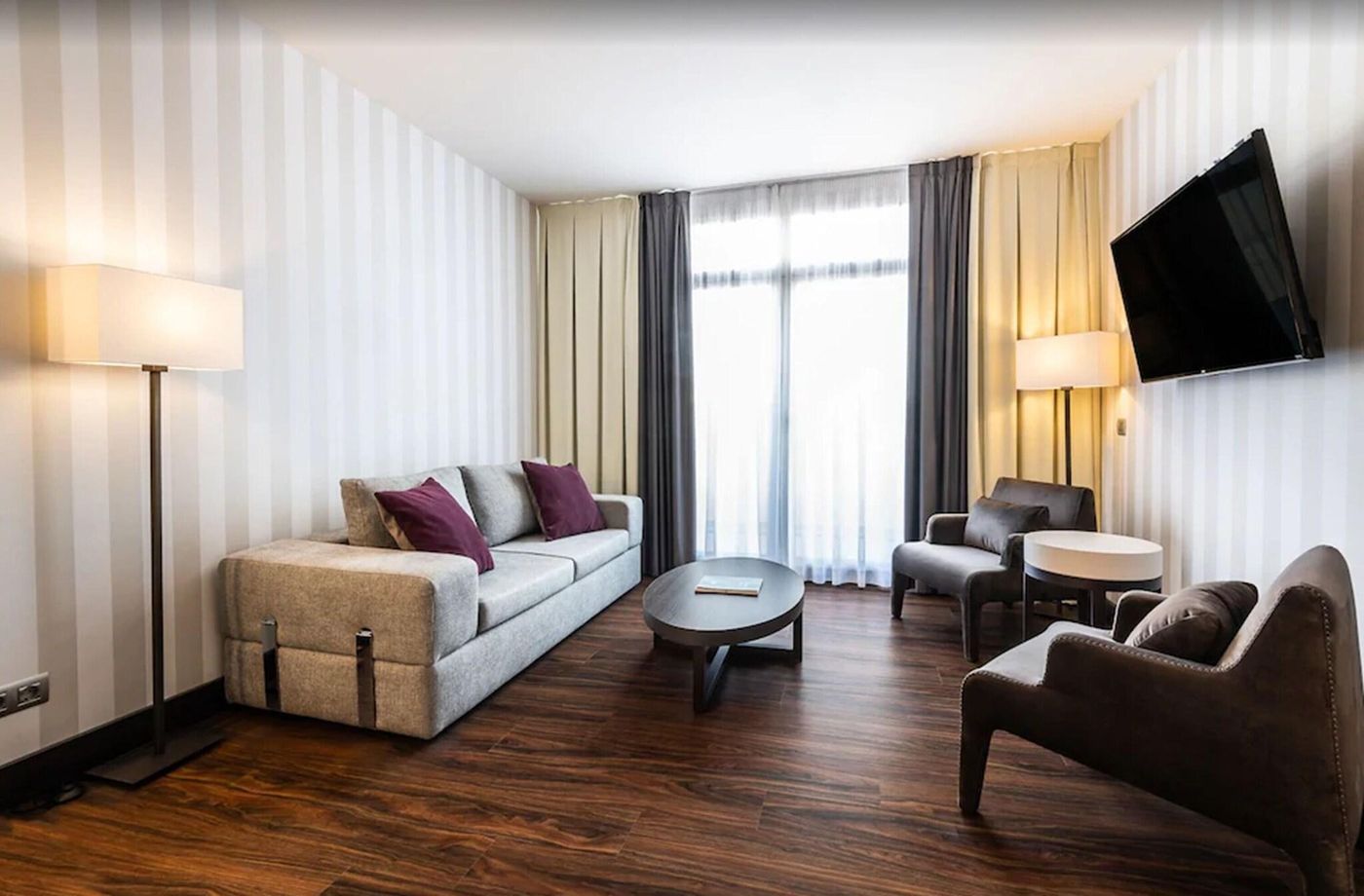 Palacio-San-Martin-Room-29