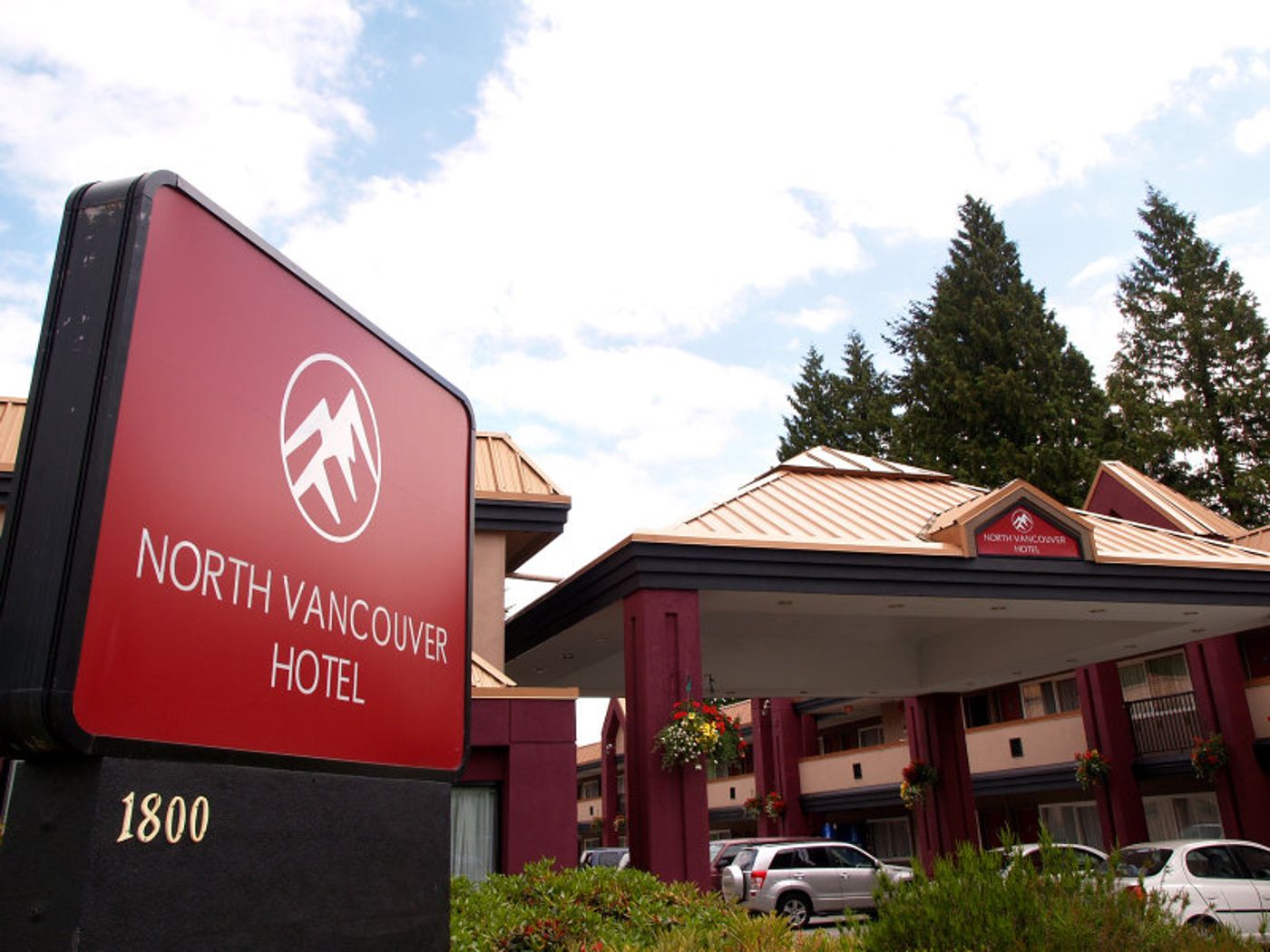 North-Vancouver-Hotel-General-view-1