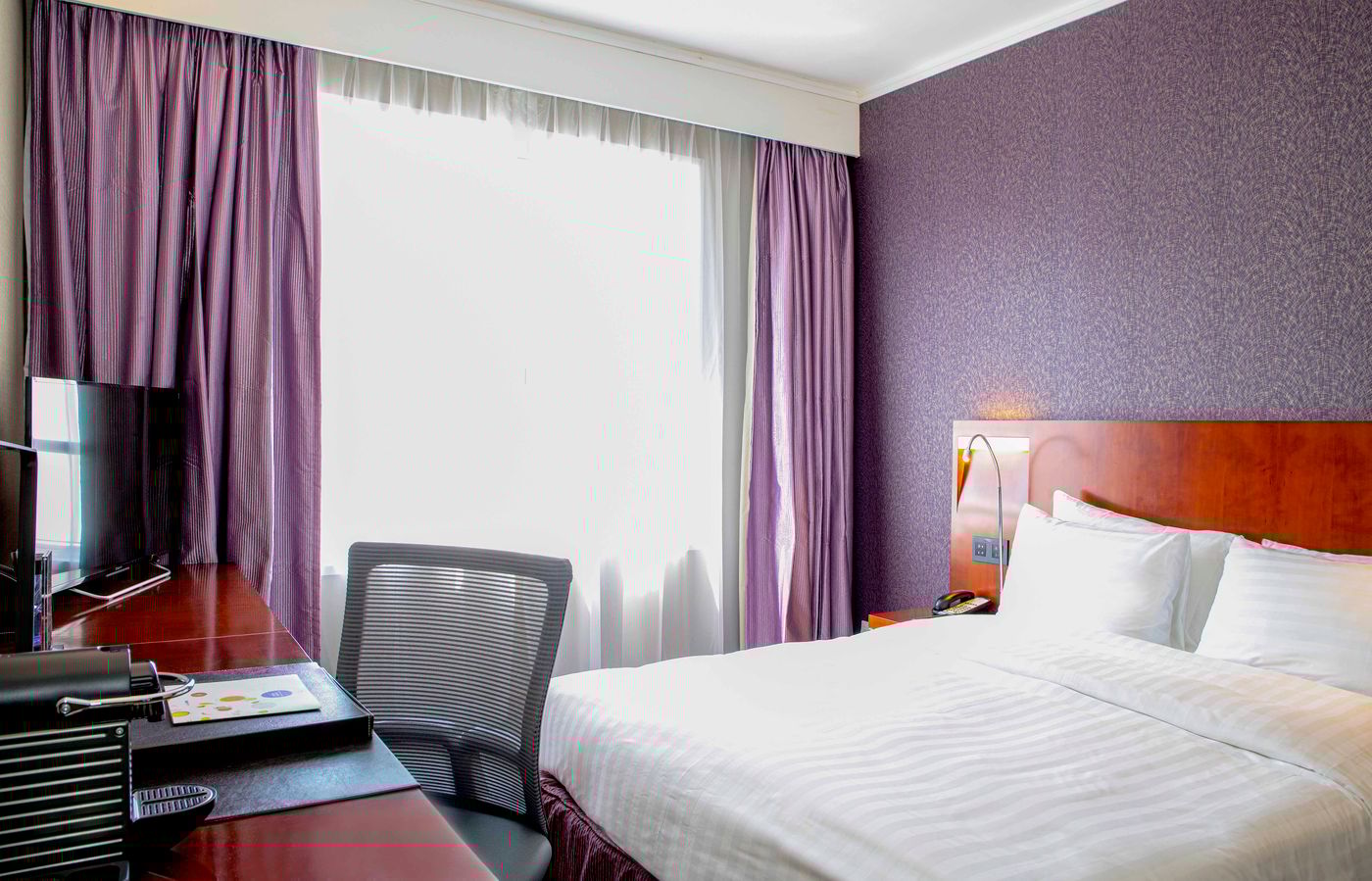 Novotel-Hong-Kong-Century-Room-28