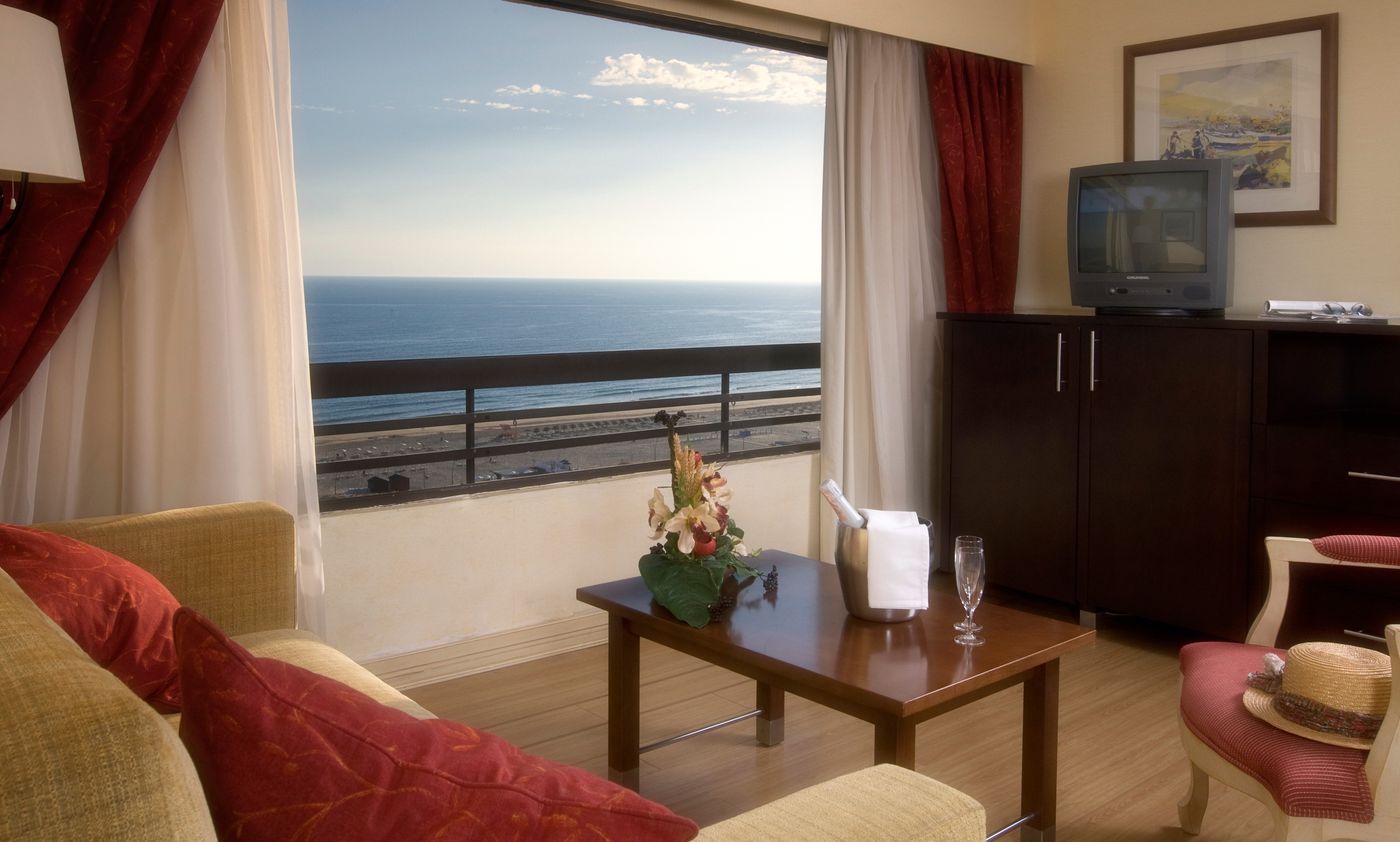 Yellow-Praia-Monte-Gordo-Hotel-Room-8