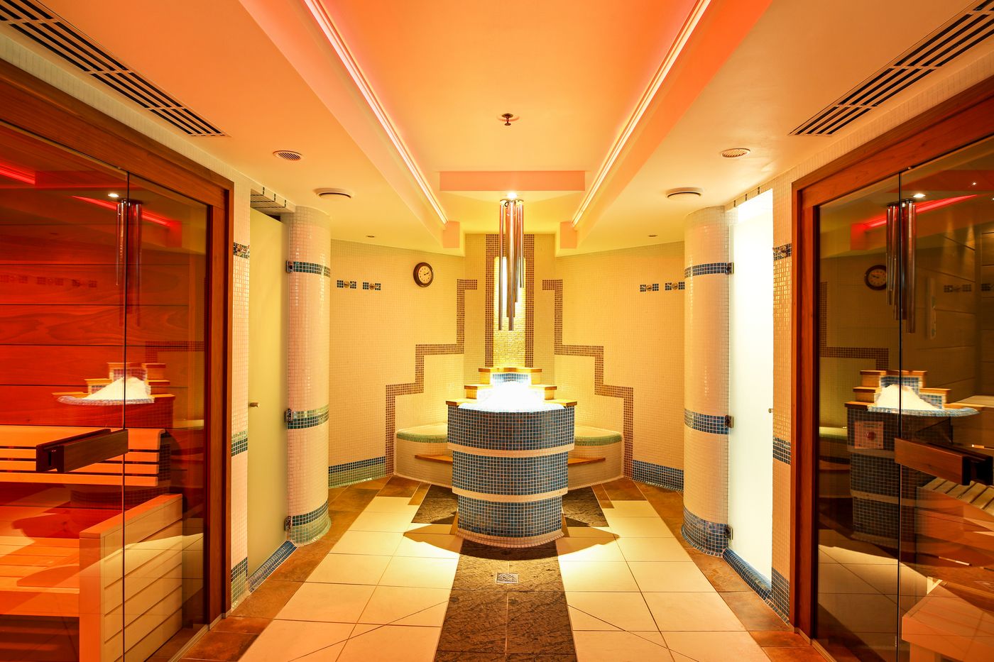 Kempinski-Hotel-Corvinus-Budapest-Pool-99