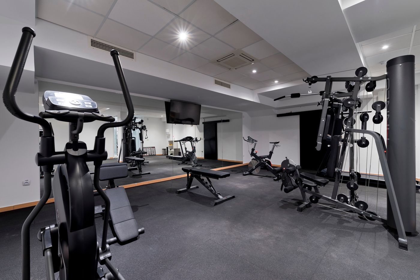 Perla-Sports-and-Entertainment-23