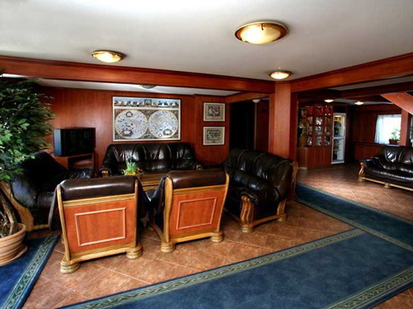Botel-Albatros-Lobby-19