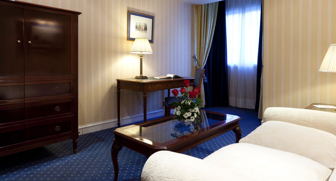 Gran-Hotel-Velazquez-Room-8