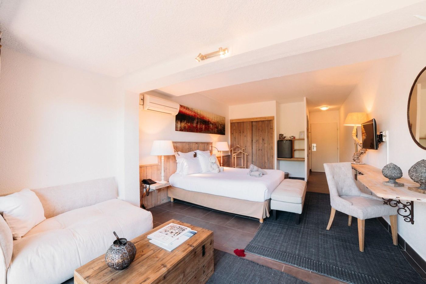 Font-Mourier-Hotel-Room-31