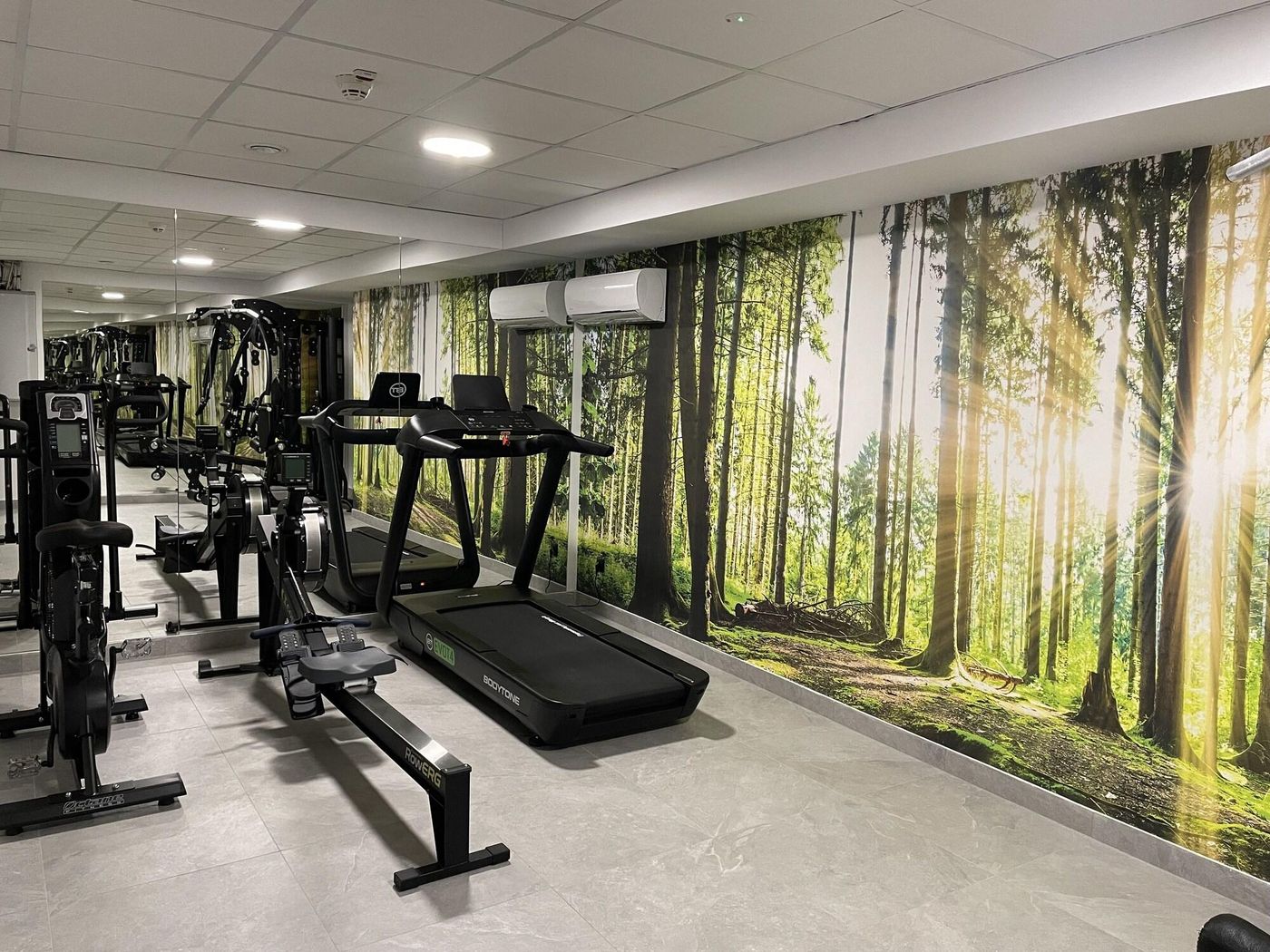 1891-Garni-Hotel-Sports-and-Entertainment-31