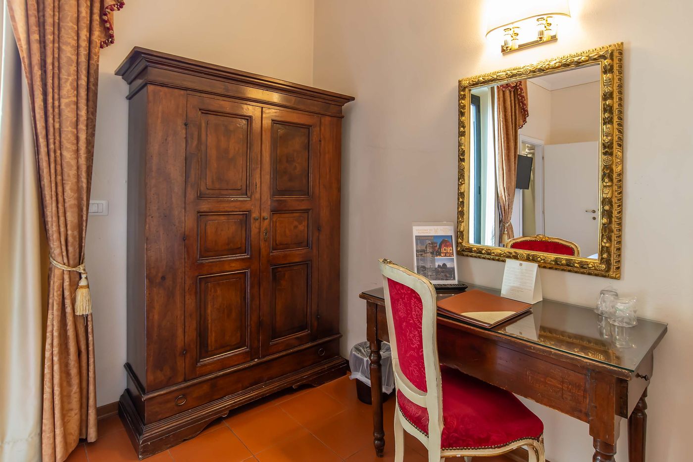 Machiavelli-Palace-Room-49