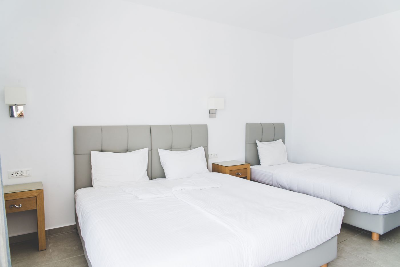 Super-Paradise-Hotel-Room-29