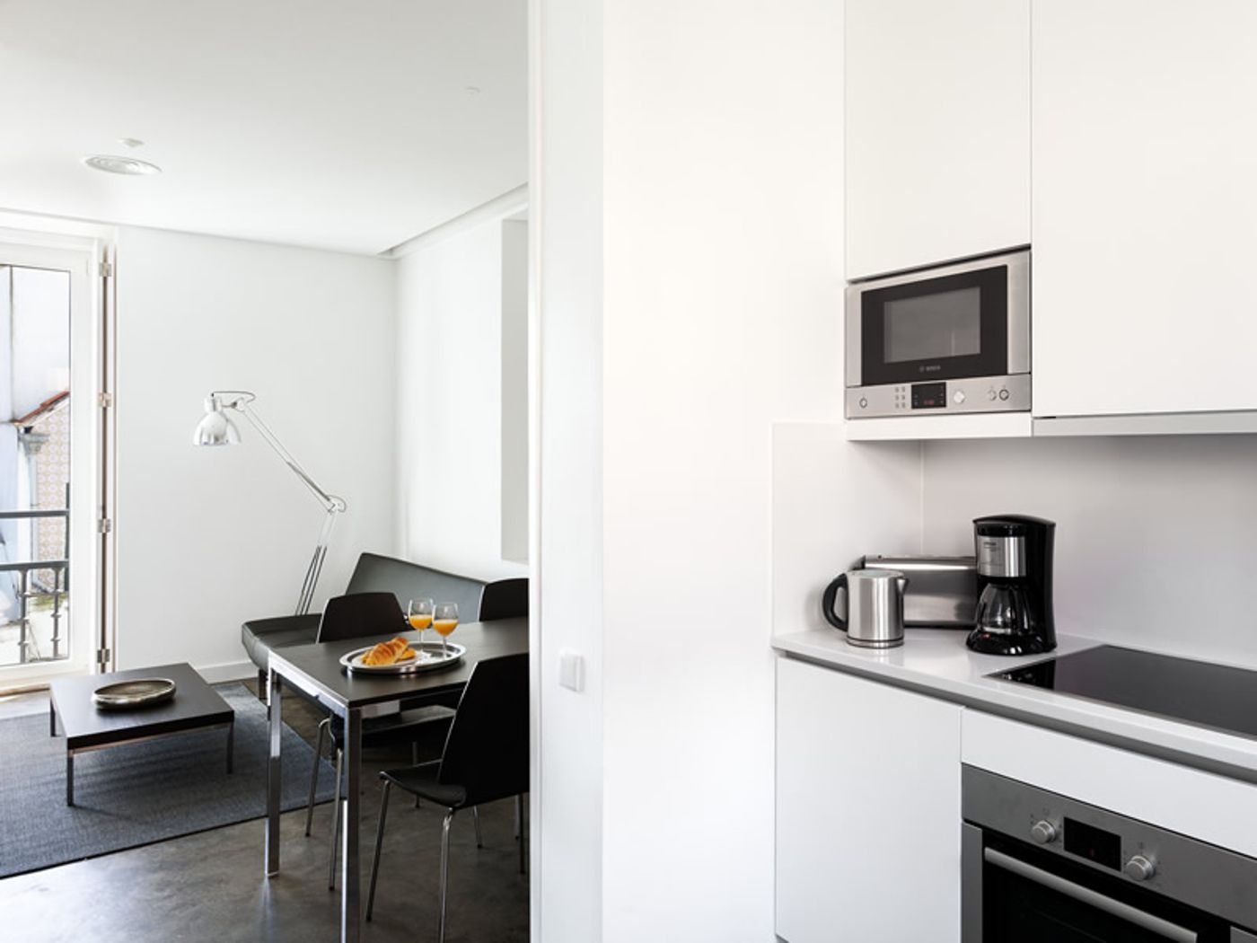 Hello-Lisbon-Santa-Apolonia-Apartments-Room-4