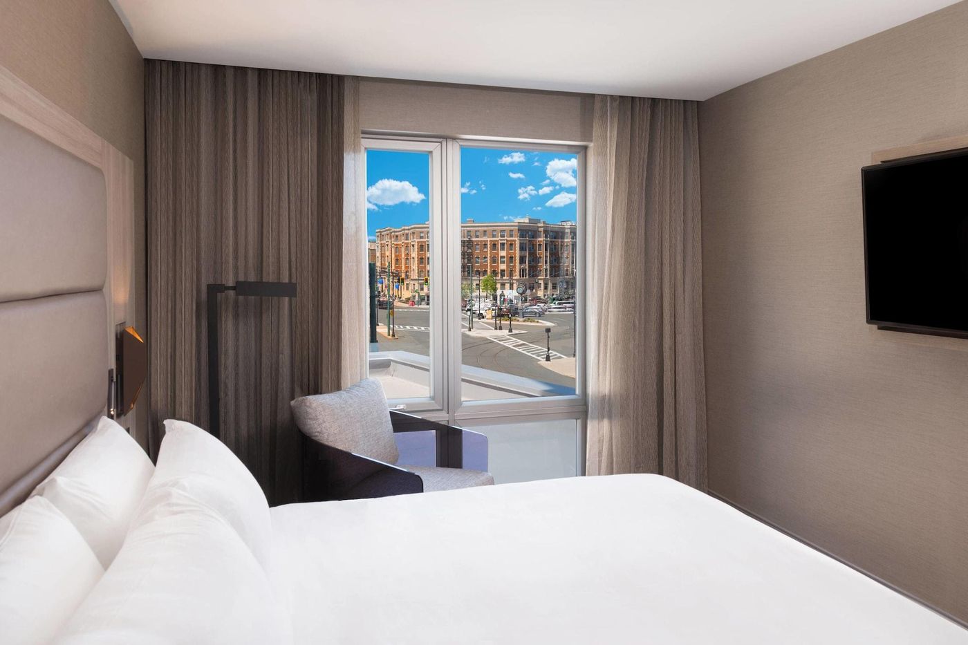 Ac-Hotel-By-Marriott-Boston-Cleveland-Circle-Room-33