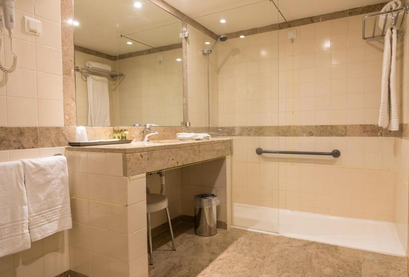 B&B Hotel Sado Setúbal-Portugal-SETUBAL-Room-7