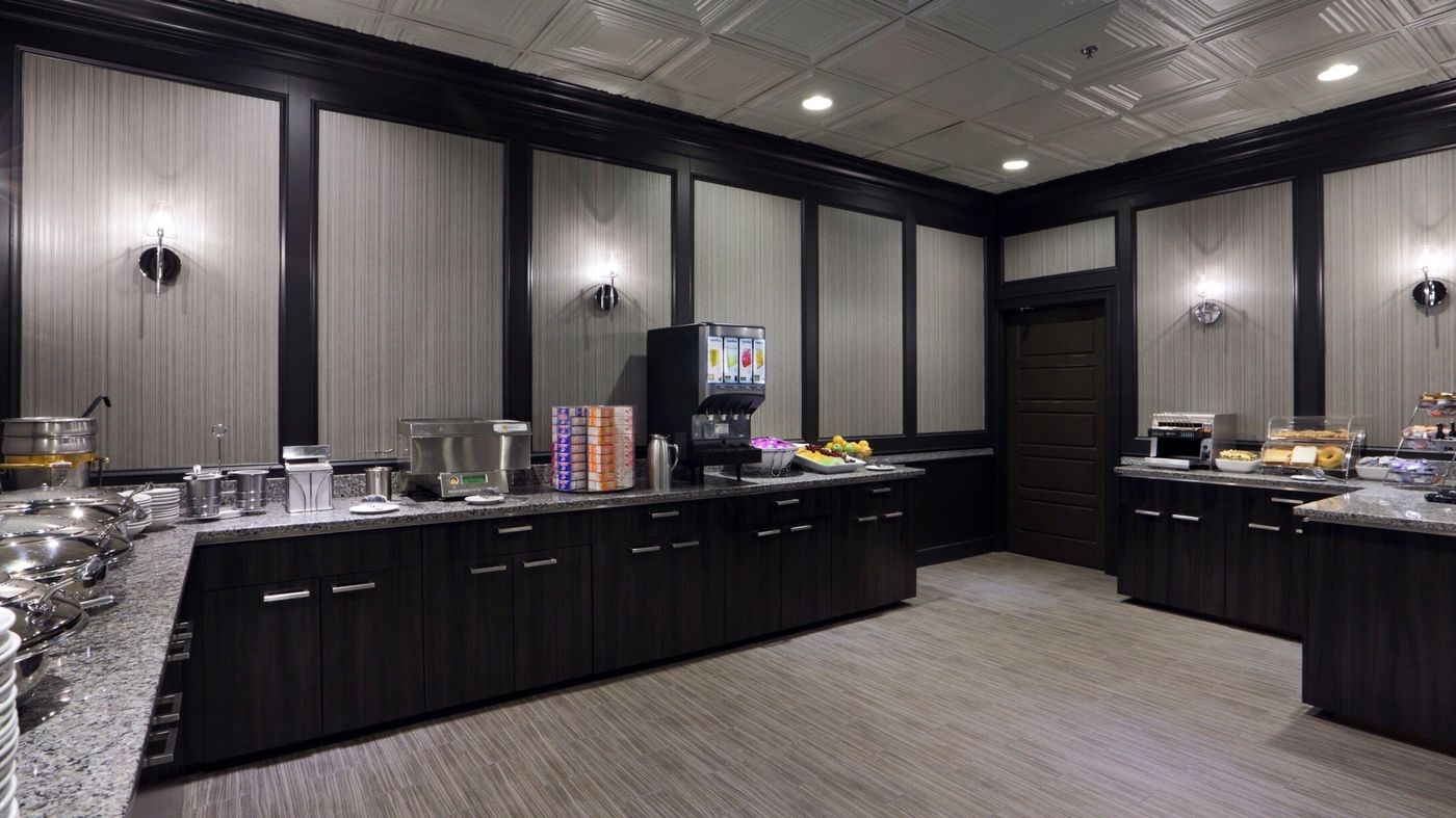 Holiday-Inn-Boston-Bunker-Hill-Area-Restaurant-31