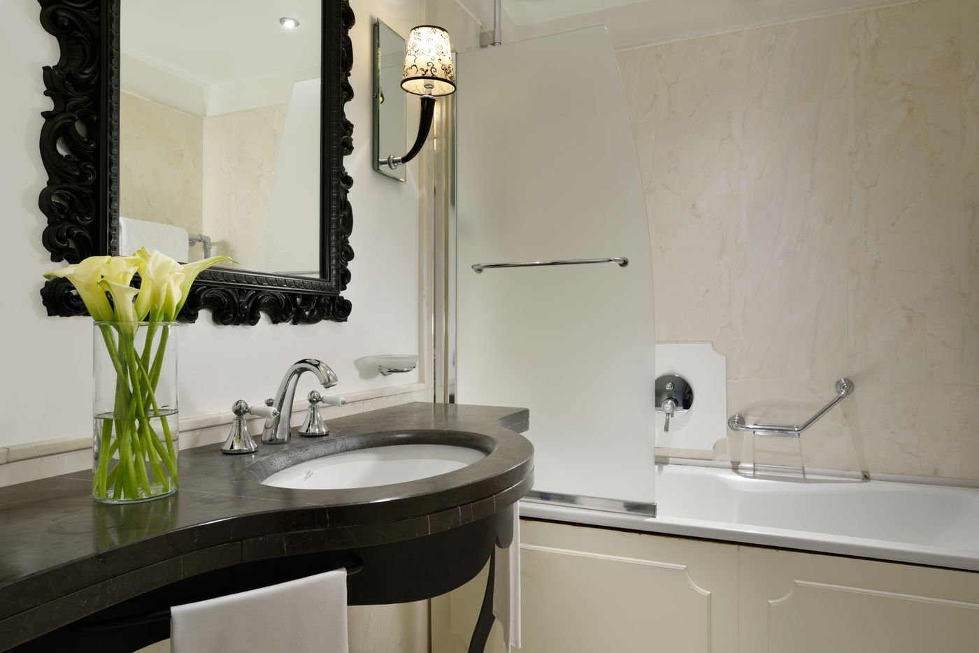 Una-Palace-Hotel-Room-17