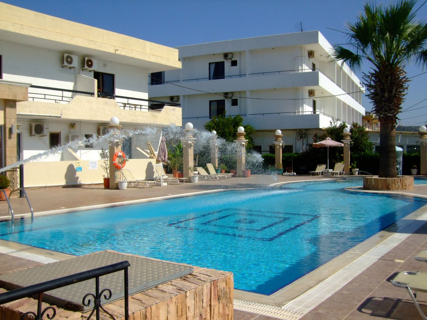 Antonios-Hotel-Pool-3