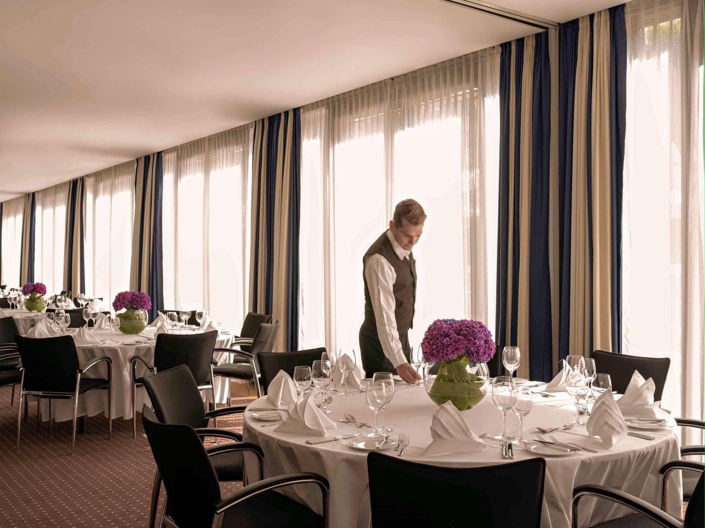 Pullman-Berlin-Schweizerhof-General-view-44