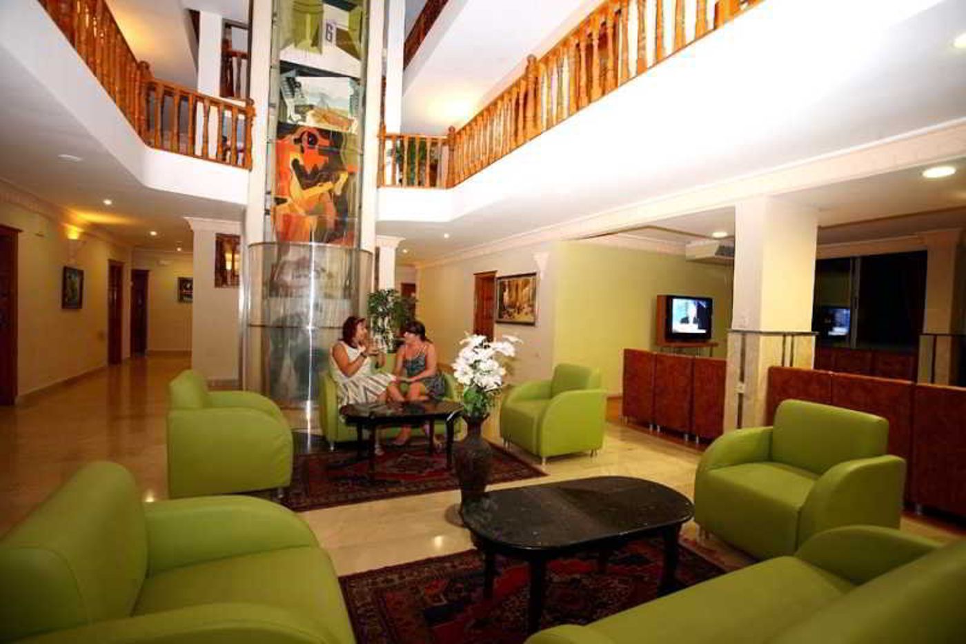 Grand-Lukullus-Hotel-Lobby-16