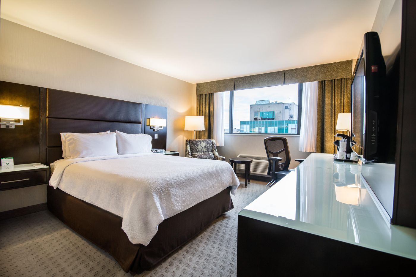 Holiday-Inn-Vancouver-Centre--Broadway--Room-13