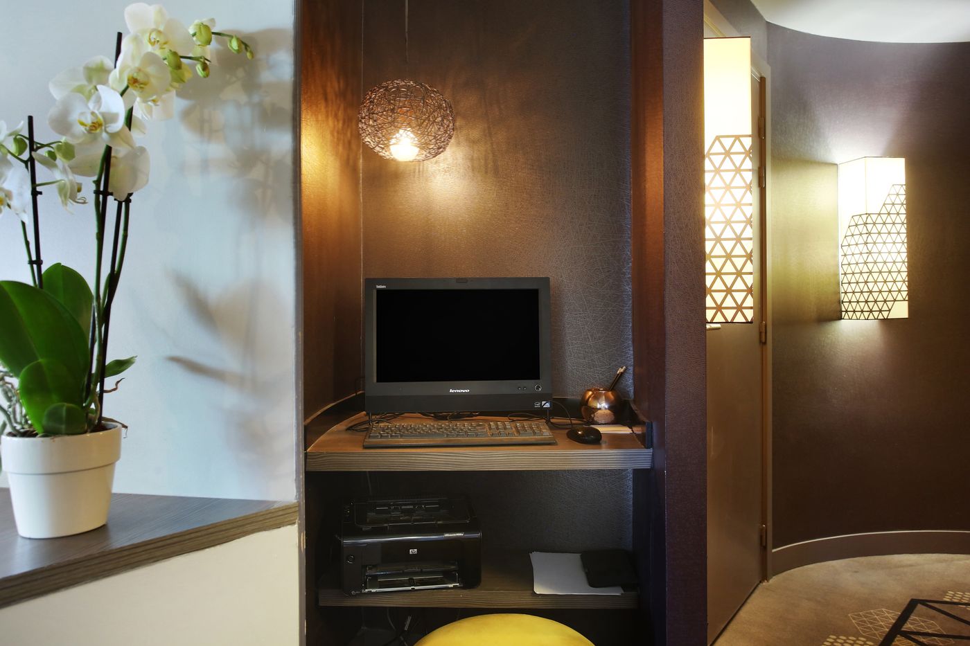 Hotel-Eiffel-Capitol-Lobby-26