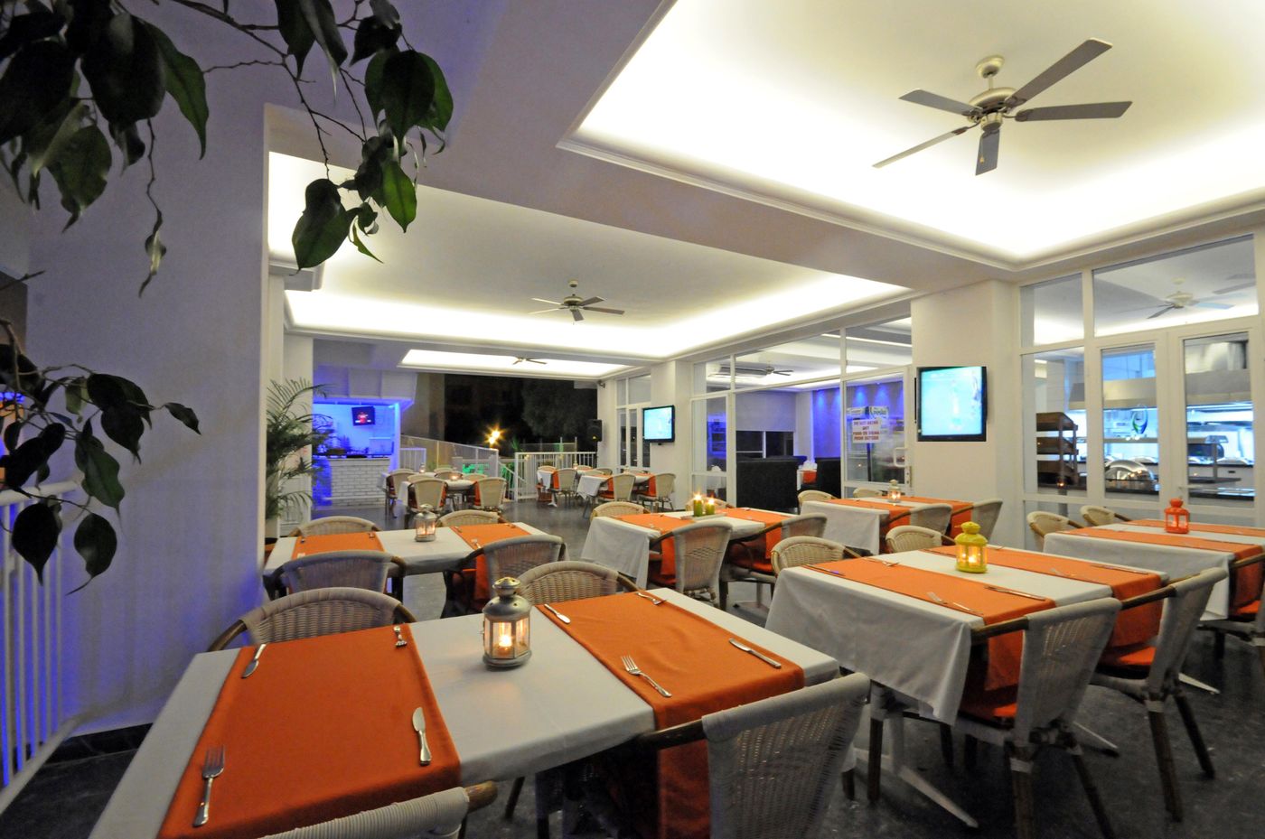 Blue-Palace-Hotel-Restaurant-24