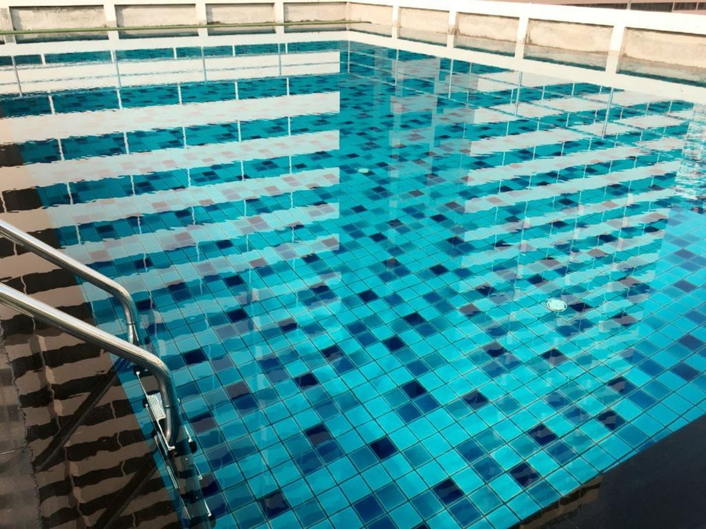 Graceland-Bangkok-by-Grace-Hotel-Pool-19